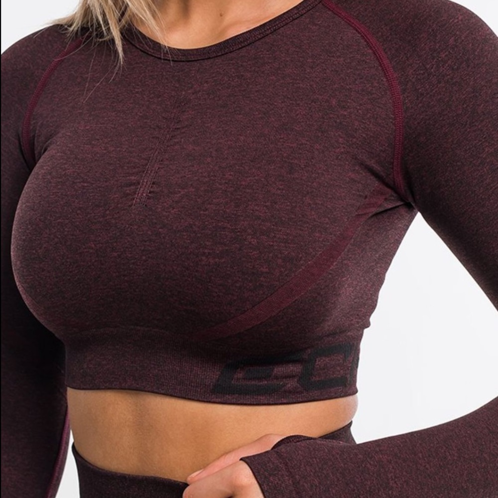 ECHT Arise Scrunch Berry XS top